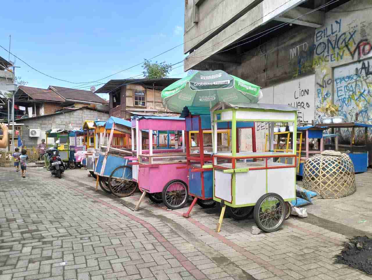 Food carts waiting to be deployed later at the evening.